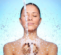 Woman-water-splash_cropped