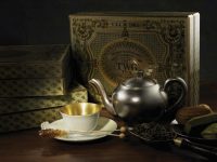 paris-teabag-chest-glamour-teapot-in-platinum-gold-white-glamour-tea-bowl-and-saucer
