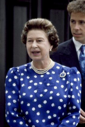 Queen Elizabeth II - First Monarch to Reach Sapphire Jubilee: 65 Years ...