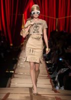 Moschino-Fall-Winter-2017-Runway07-450×628
