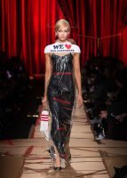 Moschino-Fall-Winter-2017-Runway45
