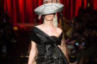 moschino-2017-fall-winter-0